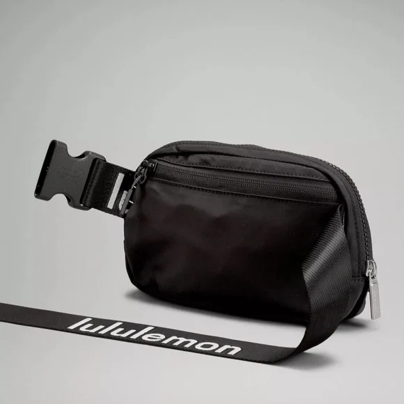 LAST ONES!! 🆕 NWT EXTENDED STRAP lululemon everywhere belt bag - black/white - Picture 14 of 15